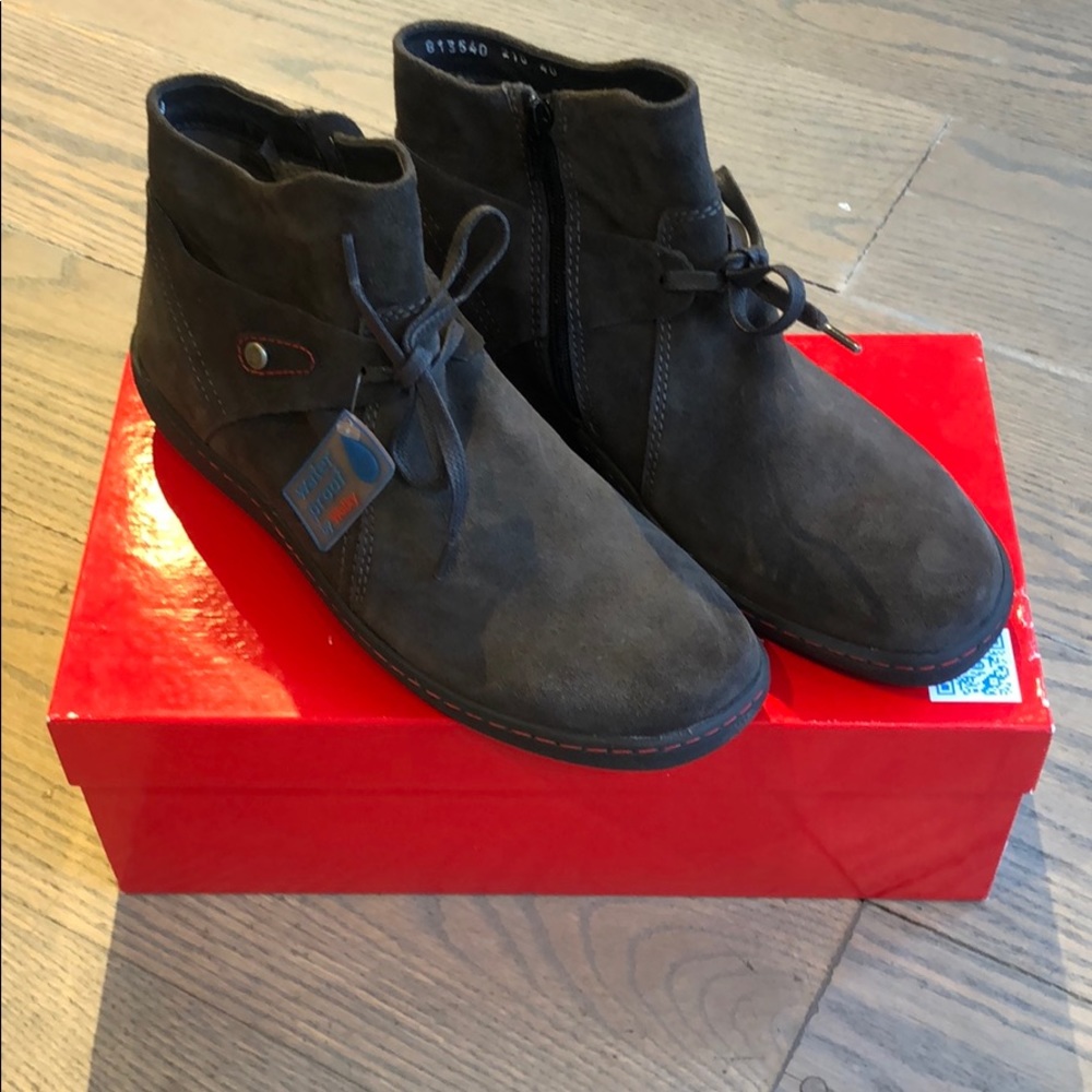 Woolly anthracite grig suede